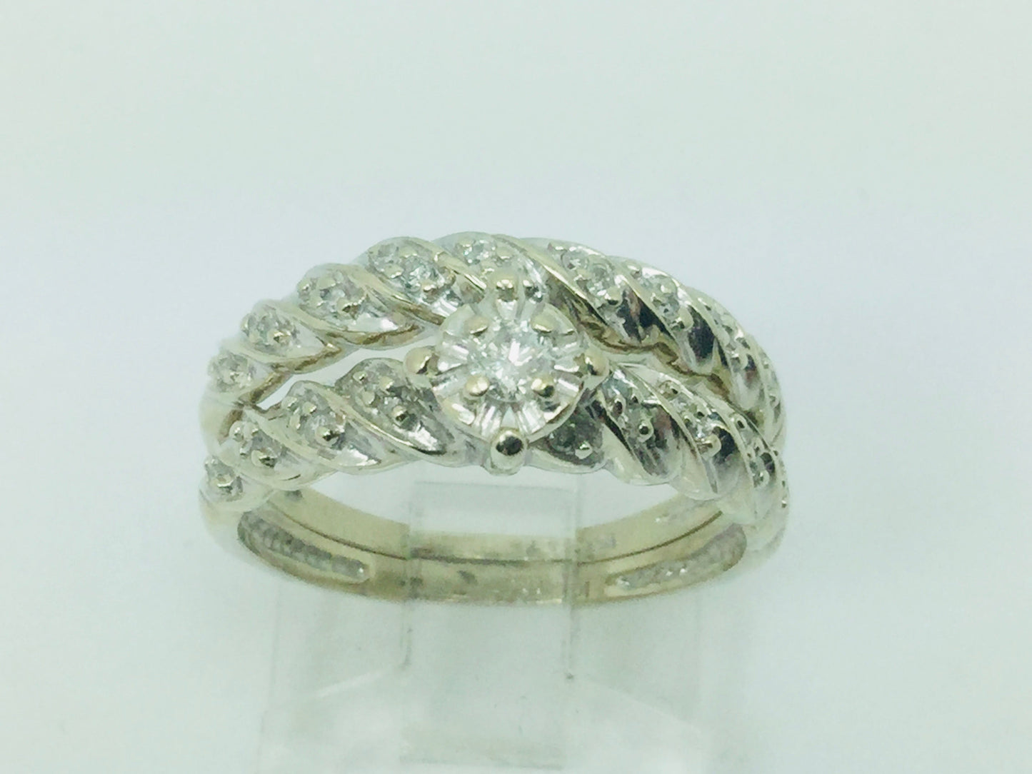 10k White Gold Round Cut 25pt Diamond Illusion Set Engagement Ring & Wedding Band Set