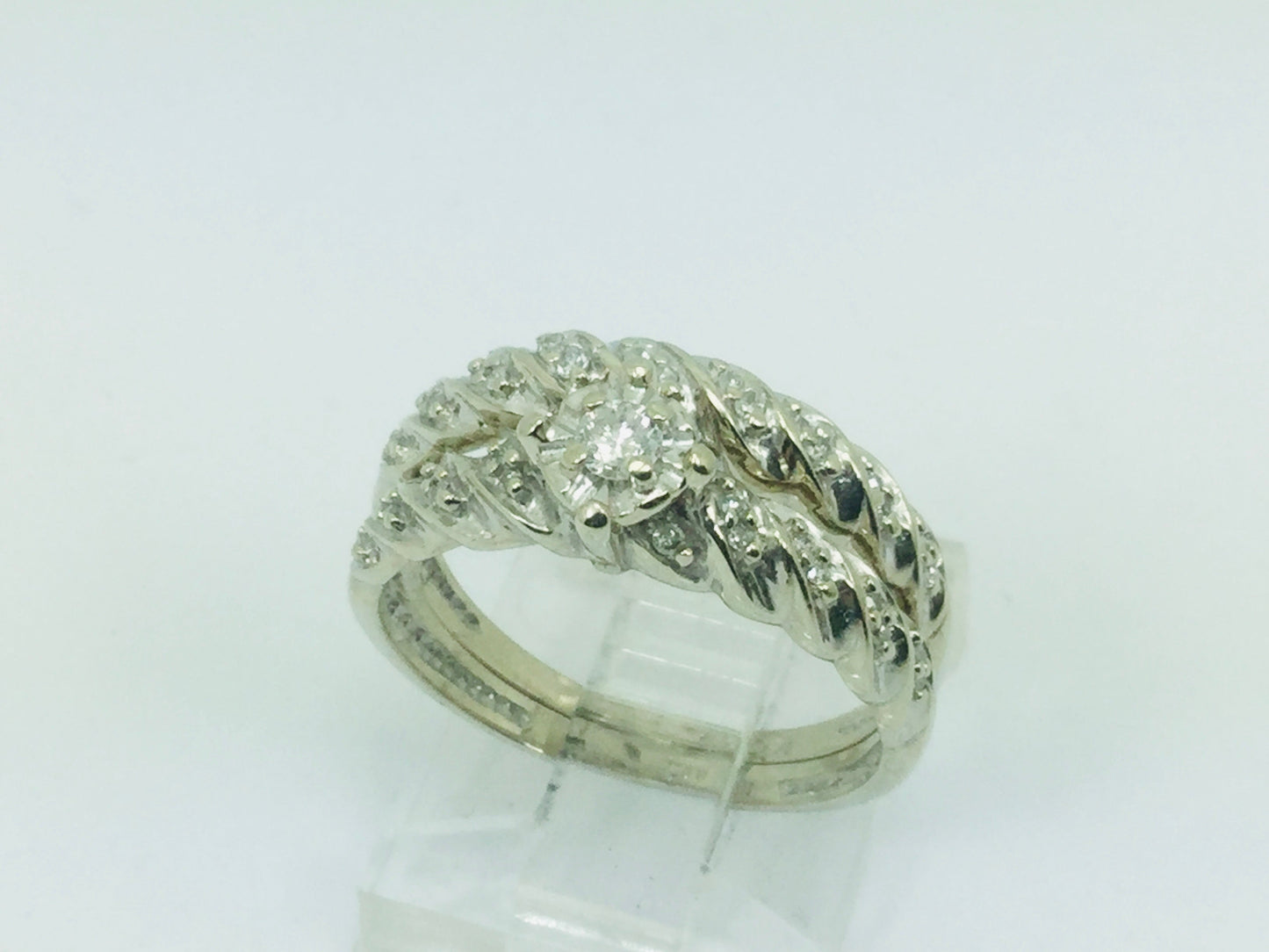 10k White Gold Round Cut 25pt Diamond Illusion Set Engagement Ring & Wedding Band Set