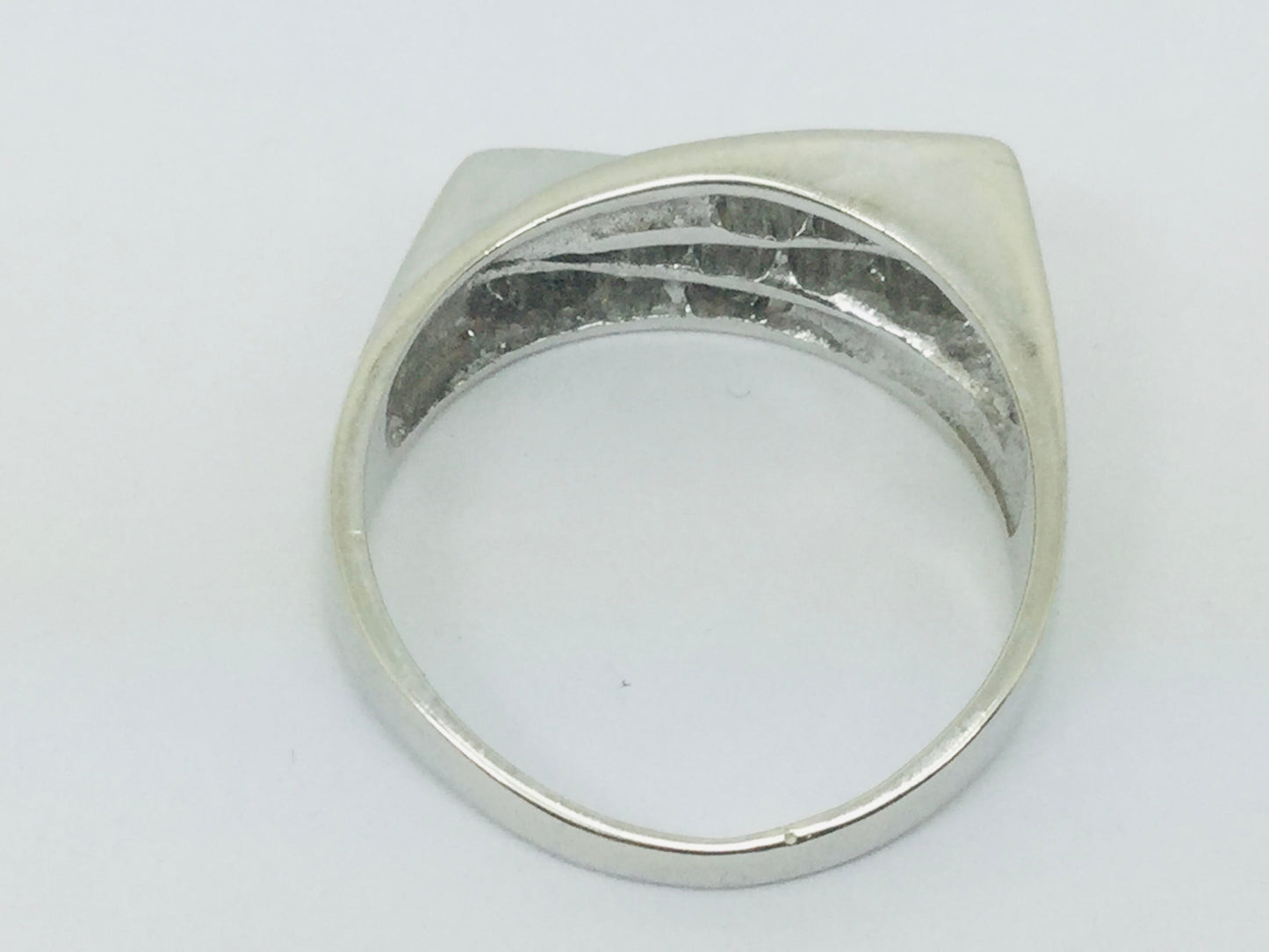 18k White Gold Round Cut 30pt Diamond Channel Set Ring