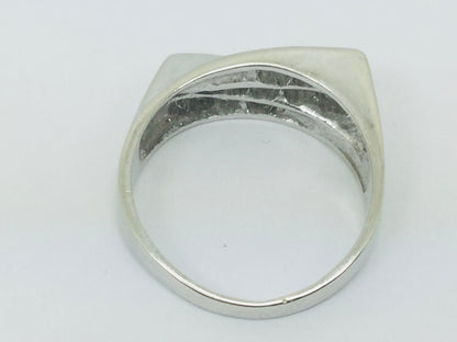 18k White Gold Round Cut 30pt Diamond Channel Set Ring