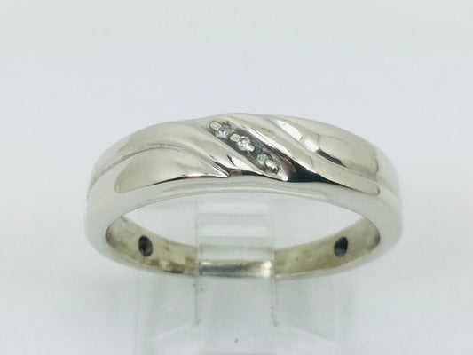 10k White Gold Round Cut 1.5pt Diamond Row Set Ring