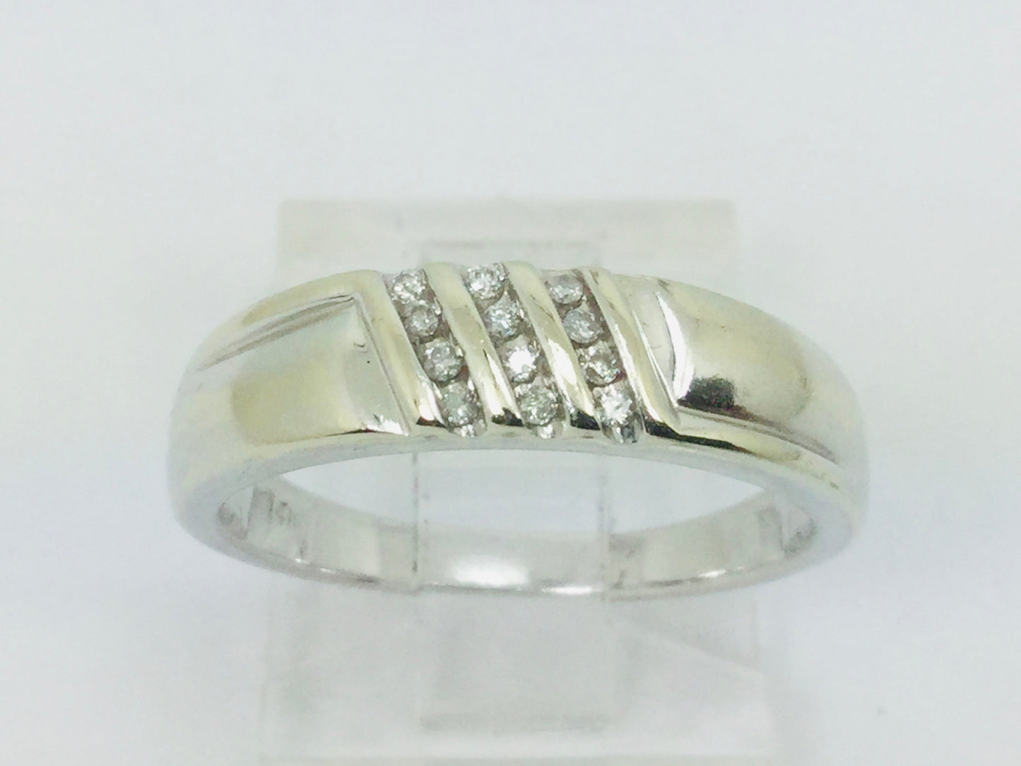 14k White Gold Round Cut 0.6ct Diamond Row Set Ring