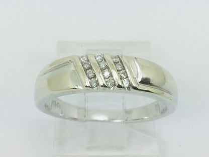 14k White Gold Round Cut 0.6ct Diamond Row Set Ring
