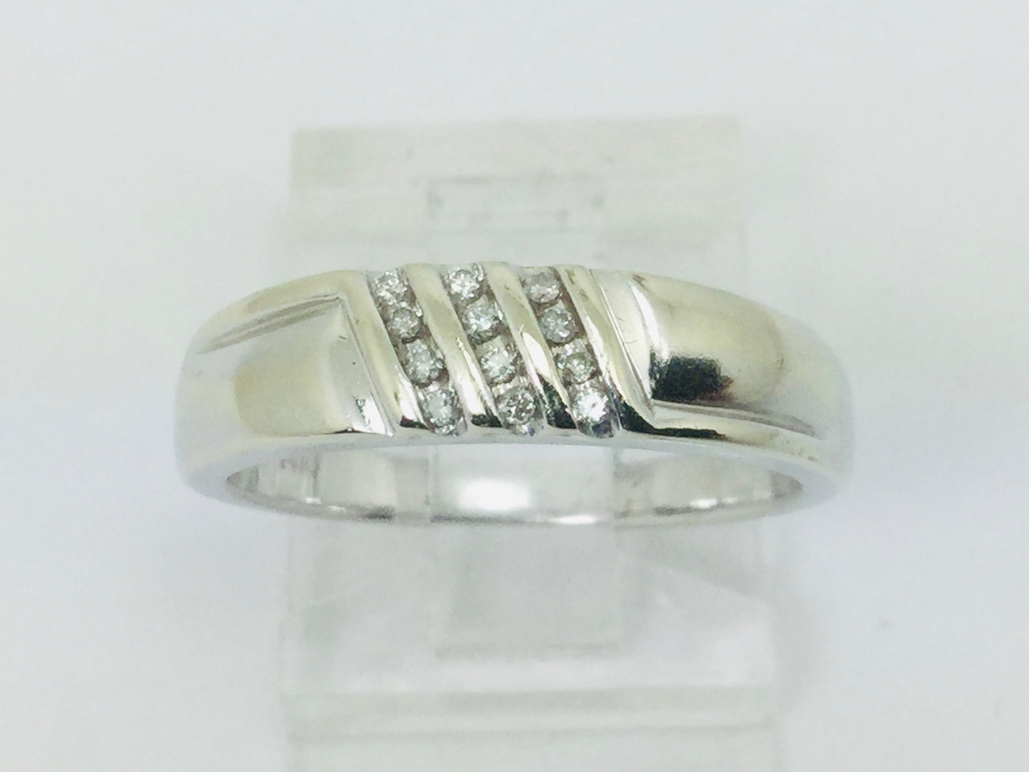 14k White Gold Round Cut 0.6ct Diamond Row Set Ring