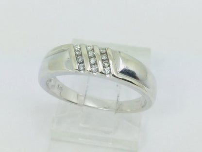 14k White Gold Round Cut 0.6ct Diamond Row Set Ring