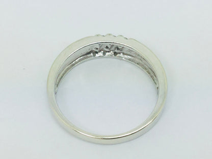 14k White Gold Round Cut 0.6ct Diamond Row Set Ring