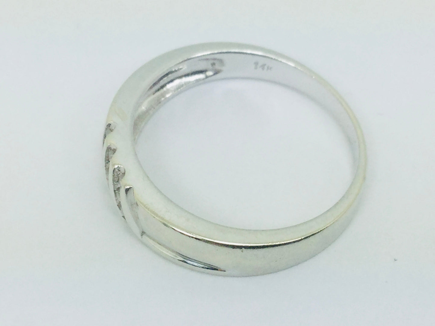 14k White Gold Round Cut 0.6ct Diamond Row Set Ring