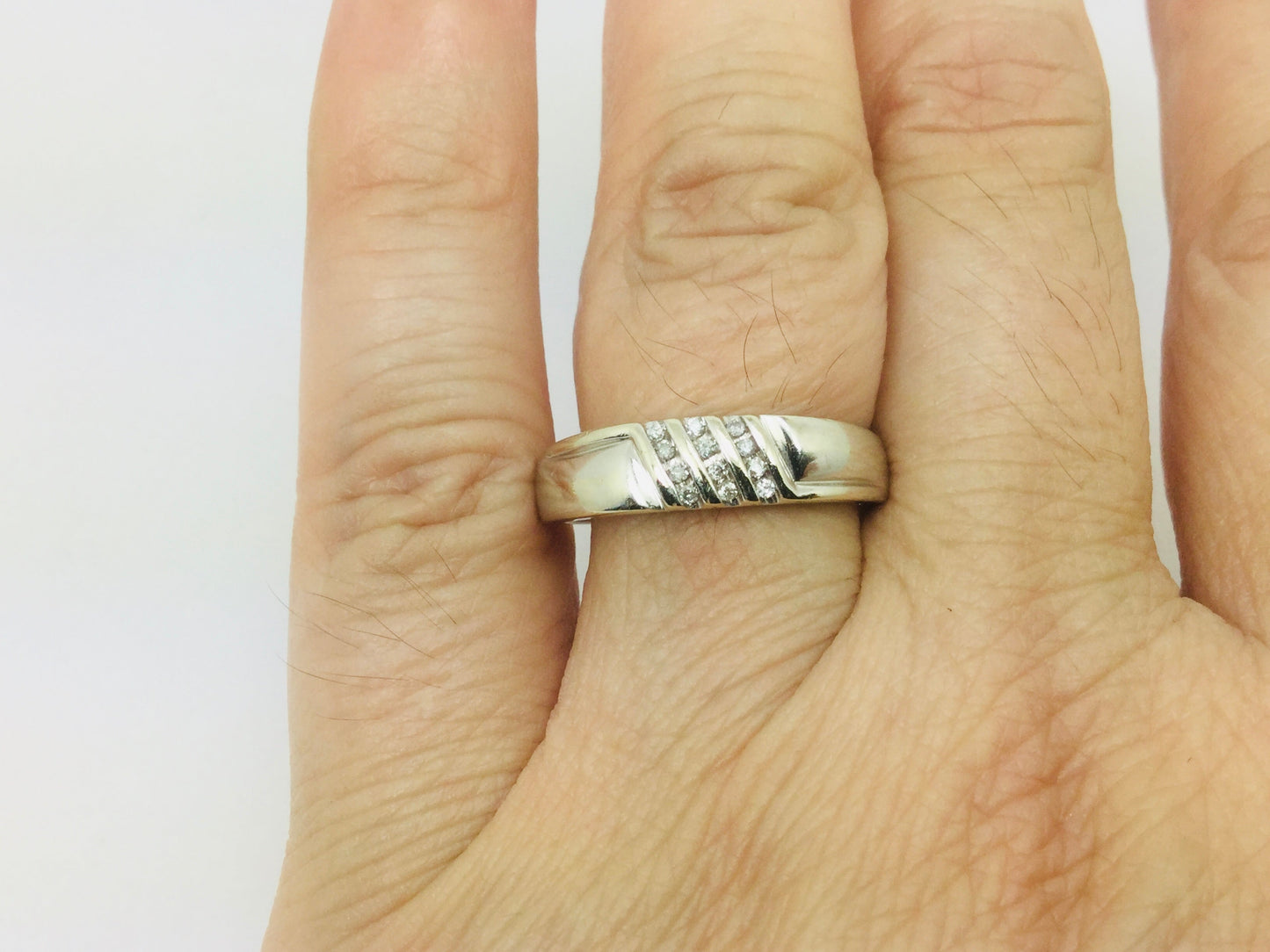 14k White Gold Round Cut 0.6ct Diamond Row Set Ring