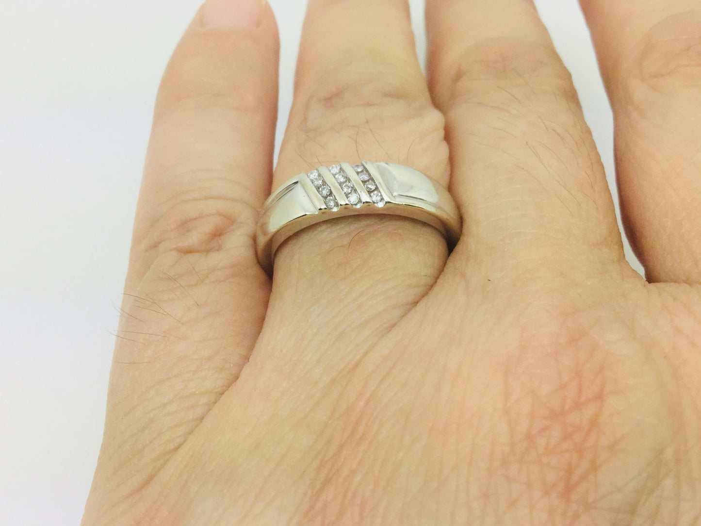 14k White Gold Round Cut 0.6ct Diamond Row Set Ring