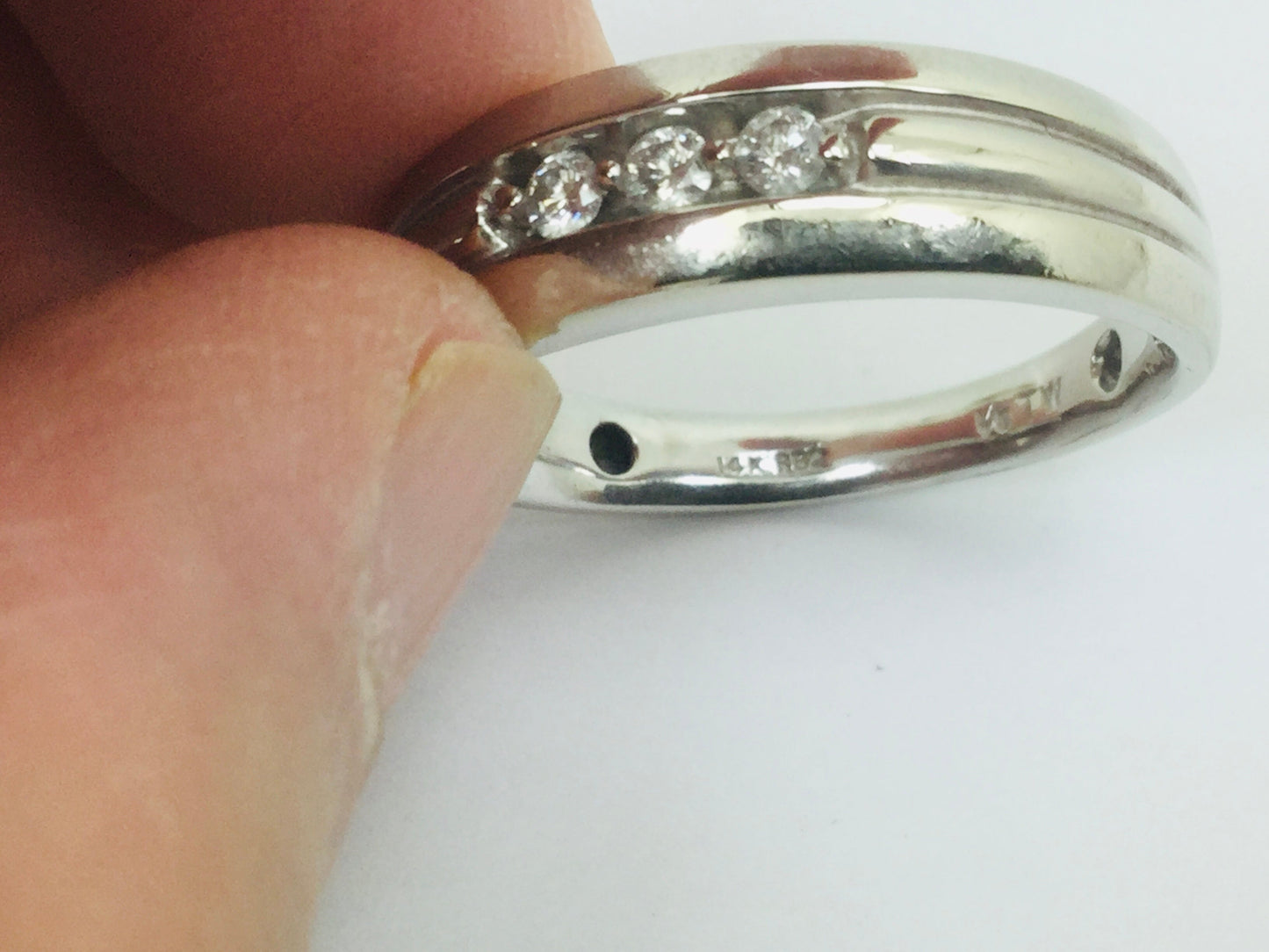 14k White Gold Round Cut 9pt Diamond Row Set Ring