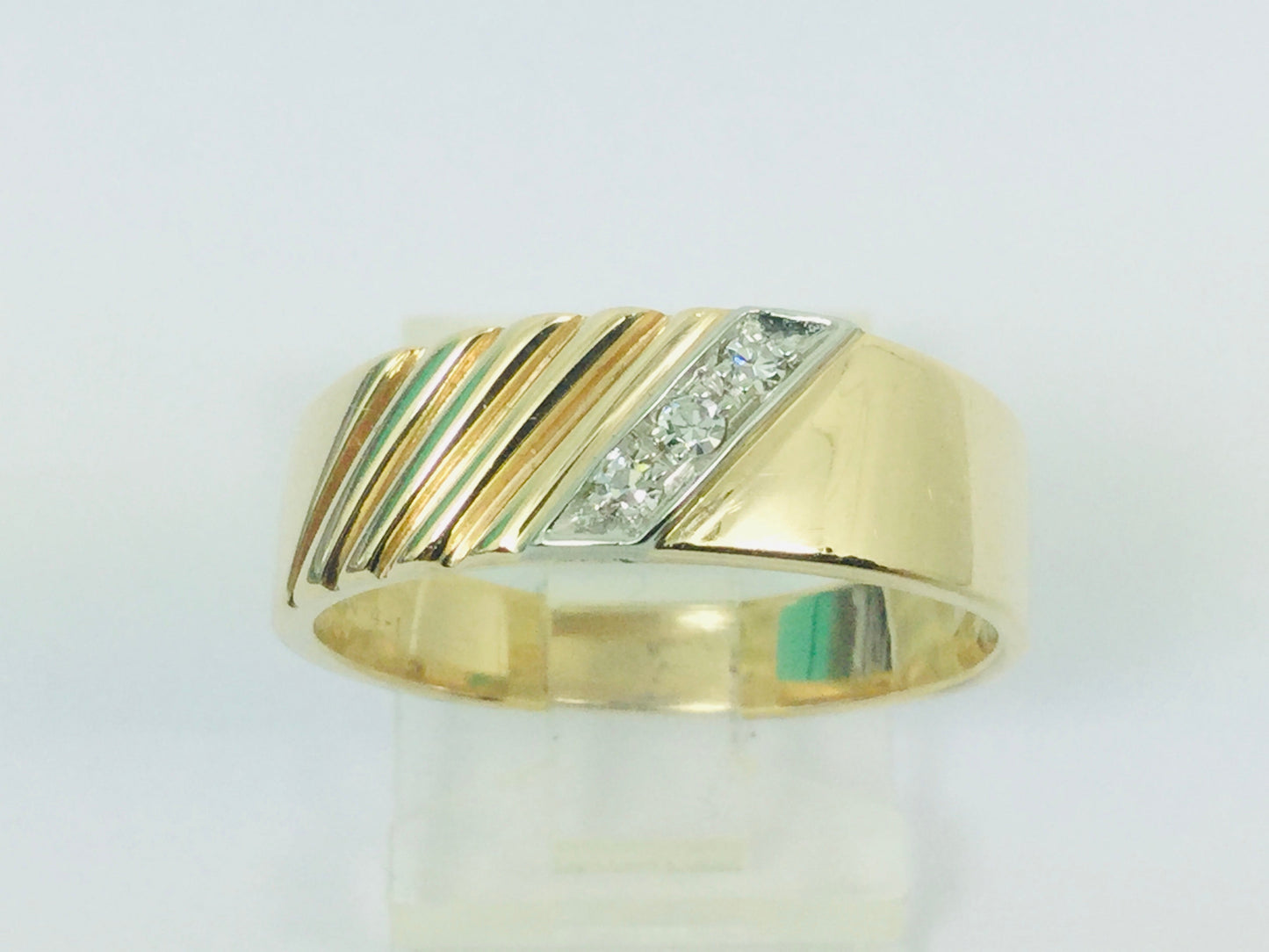 14k Yellow & White Gold Round Cut 0.09ct Diamond Row Set Ring