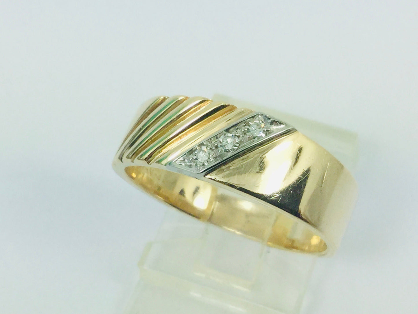 14k Yellow & White Gold Round Cut 0.09ct Diamond Row Set Ring