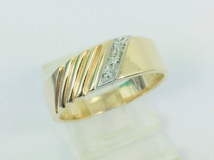 14k Yellow & White Gold Round Cut 0.09ct Diamond Row Set Ring