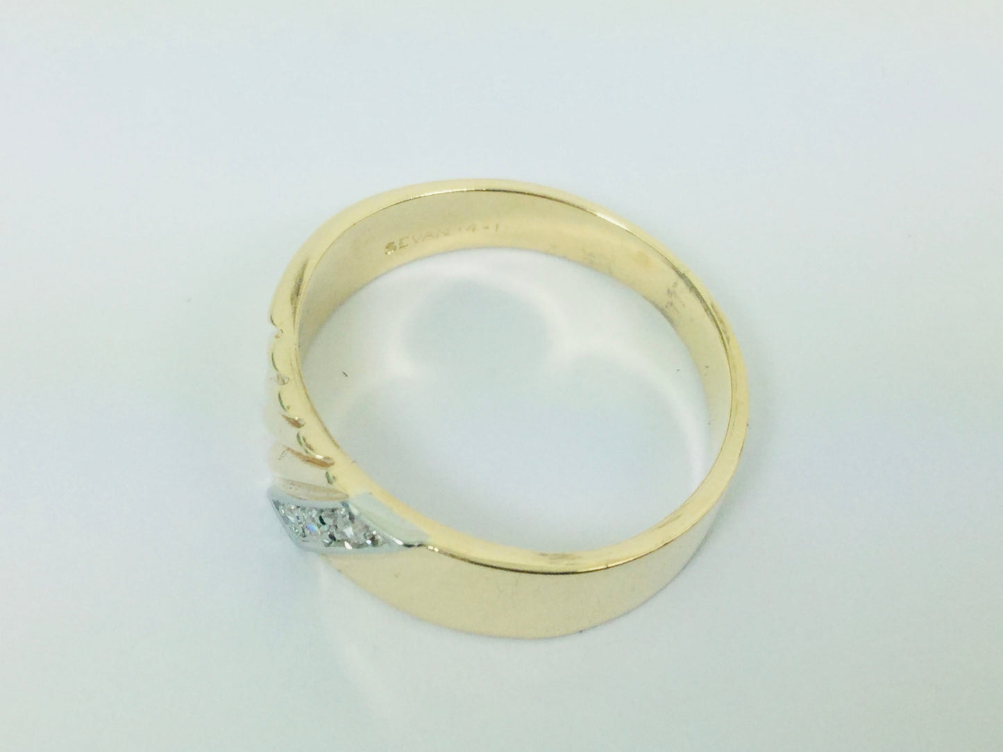 14k Yellow & White Gold Round Cut 0.09ct Diamond Row Set Ring