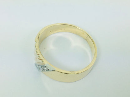 14k Yellow & White Gold Round Cut 0.09ct Diamond Row Set Ring