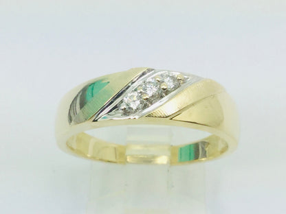 14k Yellow & White Gold Round Cut 15pt Diamond Row Set Ring
