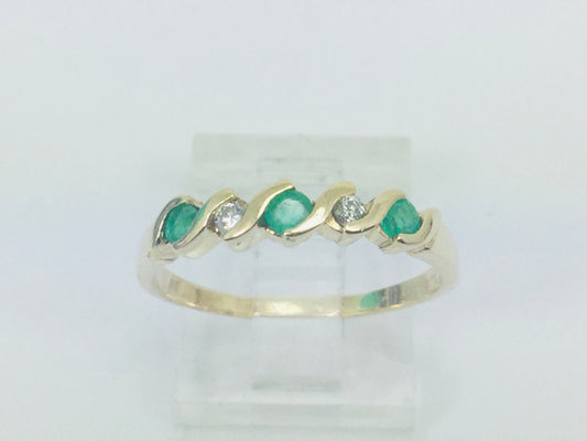 10k Yellow Gold Round Cut 18pt Emerald May Birthstone & 6pt Diamond Row Set Ring