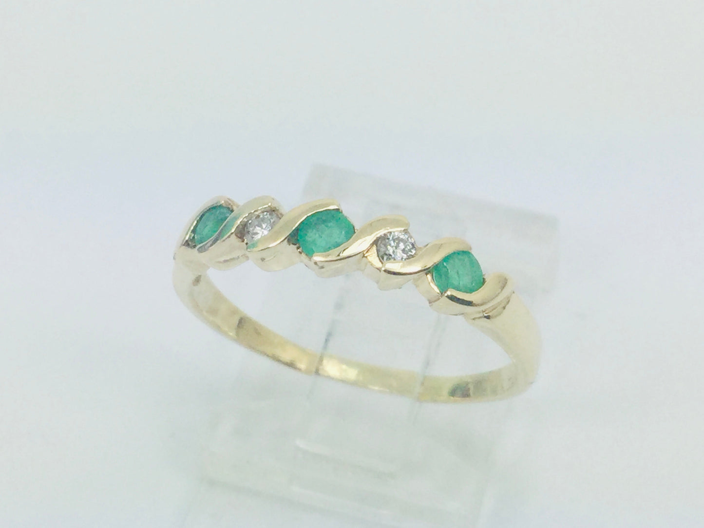 10k Yellow Gold Round Cut 18pt Emerald May Birthstone & 6pt Diamond Row Set Ring
