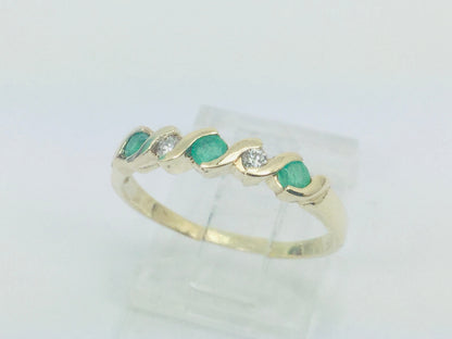 10k Yellow Gold Round Cut 18pt Emerald May Birthstone & 6pt Diamond Row Set Ring