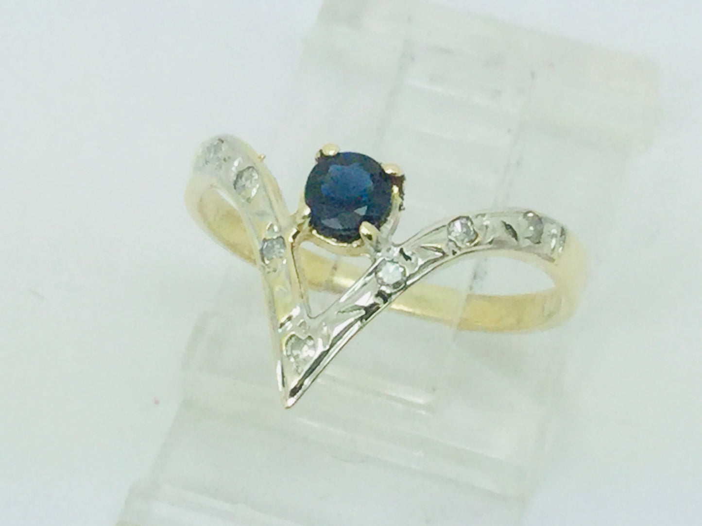 10k Yellow Gold Round Cut 20pt Sapphire September Birthstone & 4pt Diamond Chevron Ring