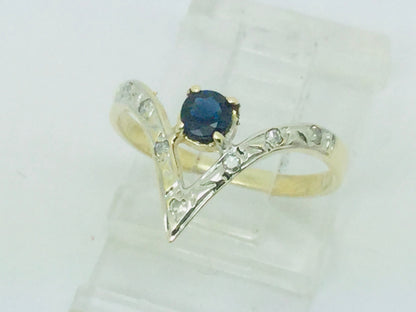 10k Yellow Gold Round Cut 20pt Sapphire September Birthstone & 4pt Diamond Chevron Ring