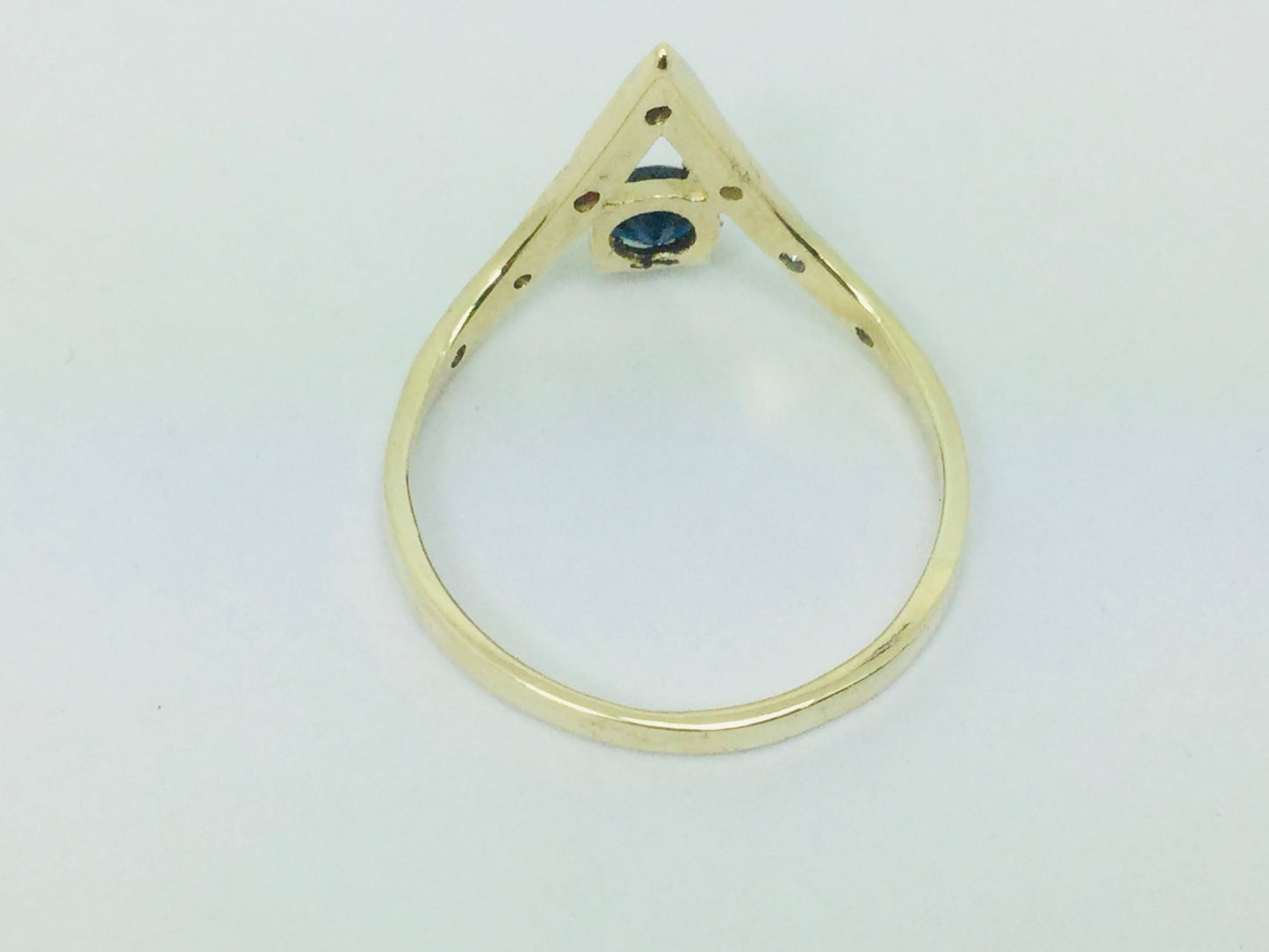 10k Yellow Gold Round Cut 20pt Sapphire September Birthstone & 4pt Diamond Chevron Ring