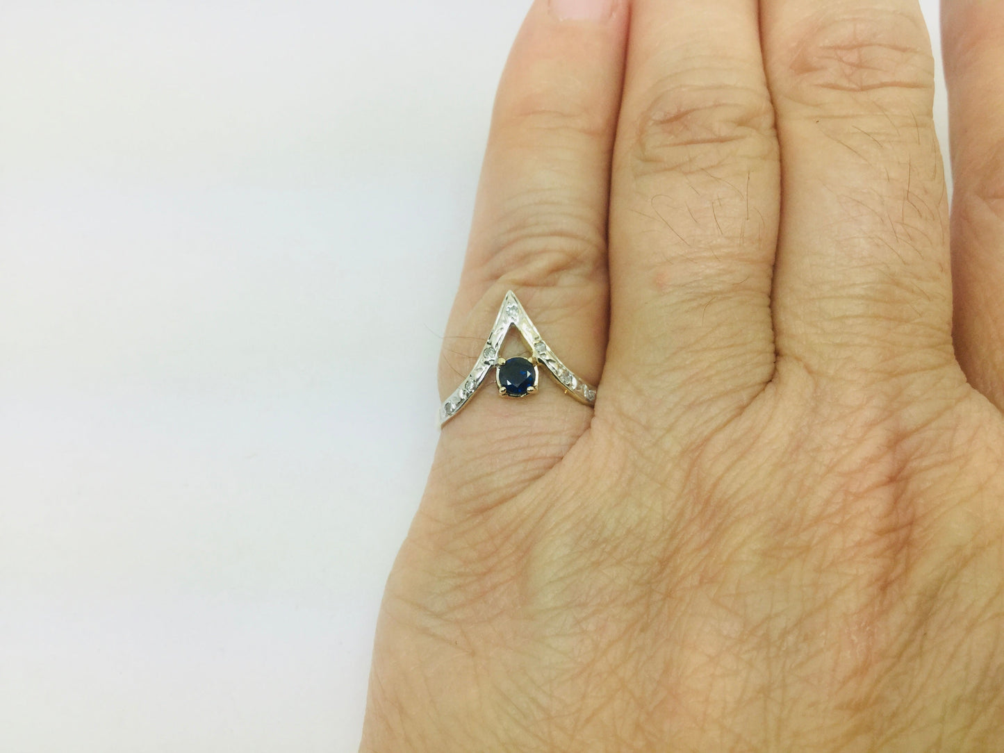 10k Yellow Gold Round Cut 20pt Sapphire September Birthstone & 4pt Diamond Chevron Ring