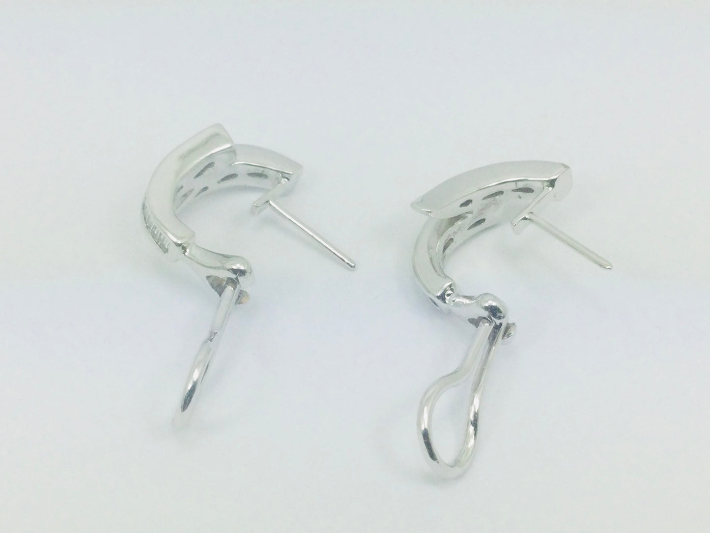 18k White Gold Baguette Cut 0.85ct Diamond Row Set Omega Style Clip Earrings