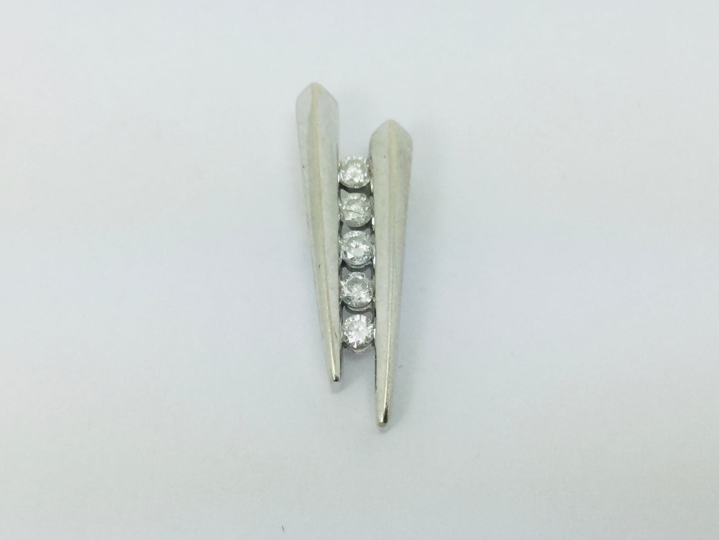 14k White Gold Round Cut 20pt Diamond Channel Set Pendent