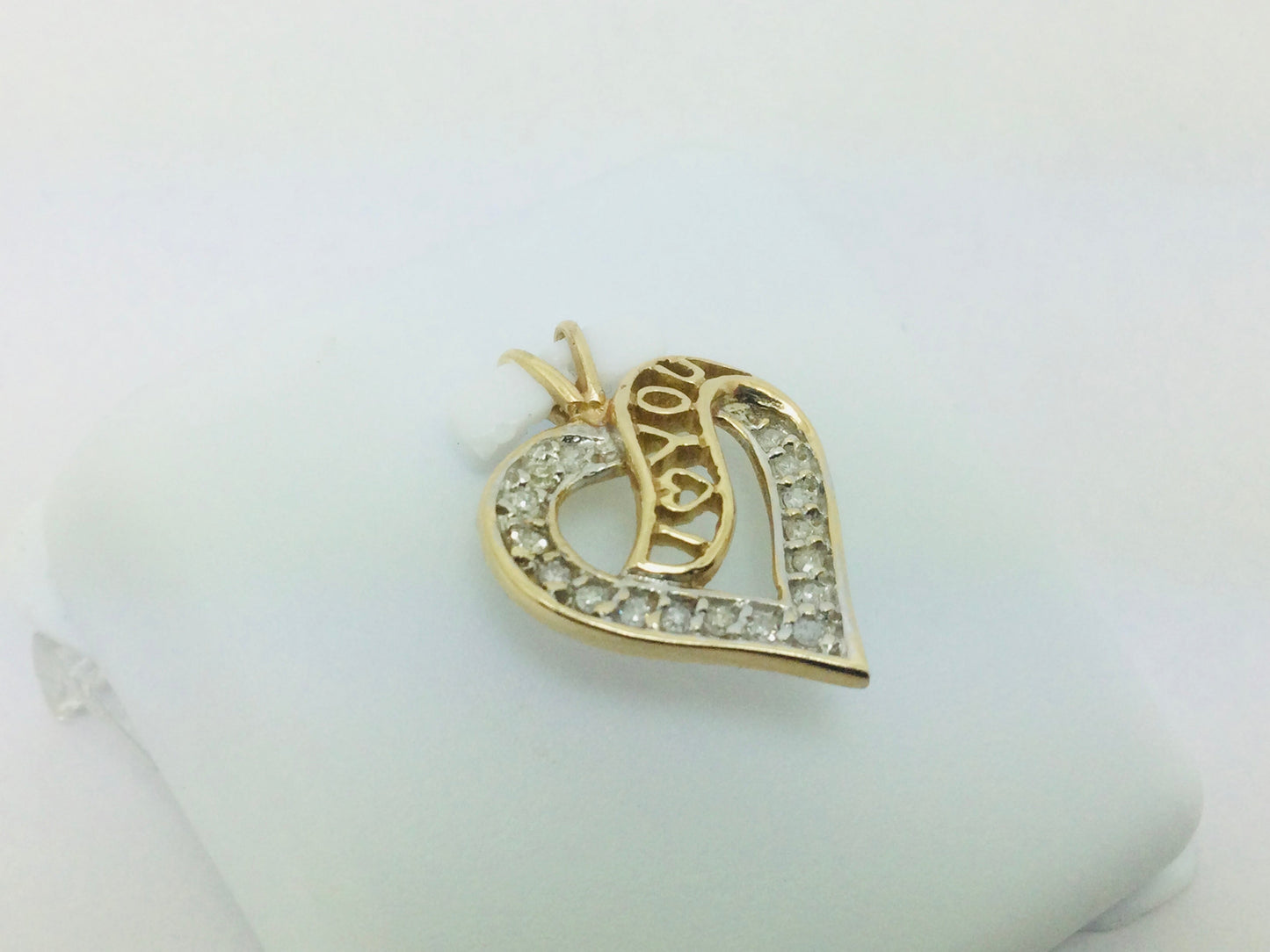 10k Yellow Gold Round Cut 17pt Diamond Heart I Love You Pendent / Charm