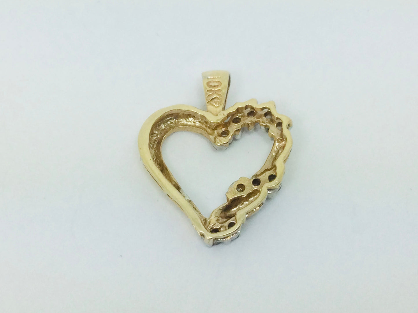 10k Yellow Gold Round Cut 10pt Diamond Heart Pendent