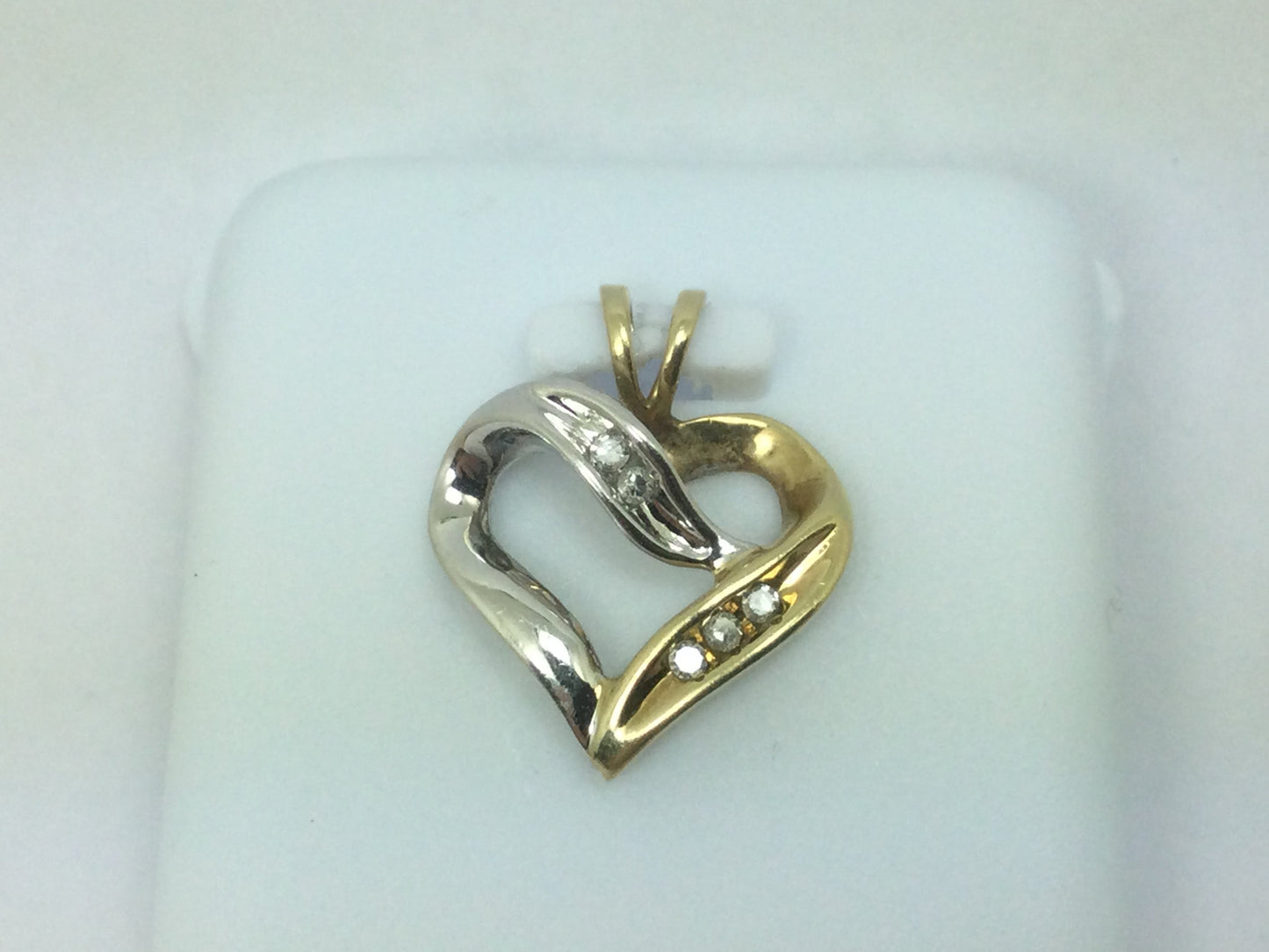 10k White and Yellow Gold Round Cut 5pt Diamond Heart Pendent