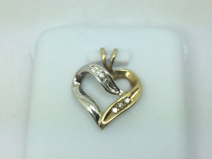 10k White and Yellow Gold Round Cut 5pt Diamond Heart Pendent