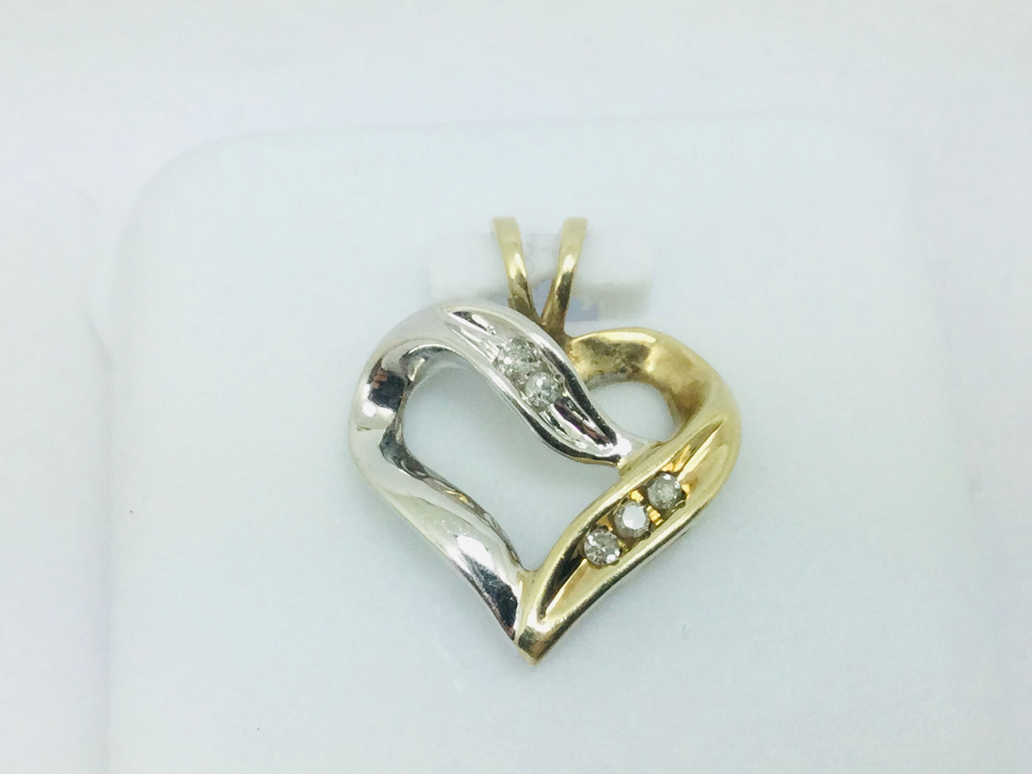 10k White and Yellow Gold Round Cut 5pt Diamond Heart Pendent