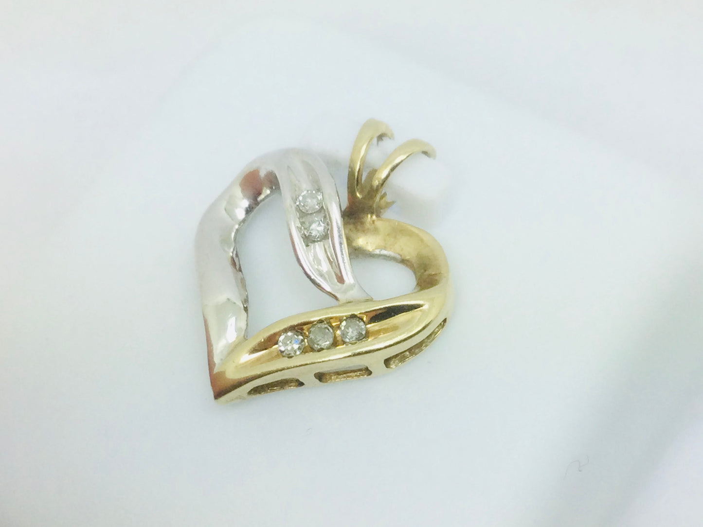 10k White and Yellow Gold Round Cut 5pt Diamond Heart Pendent