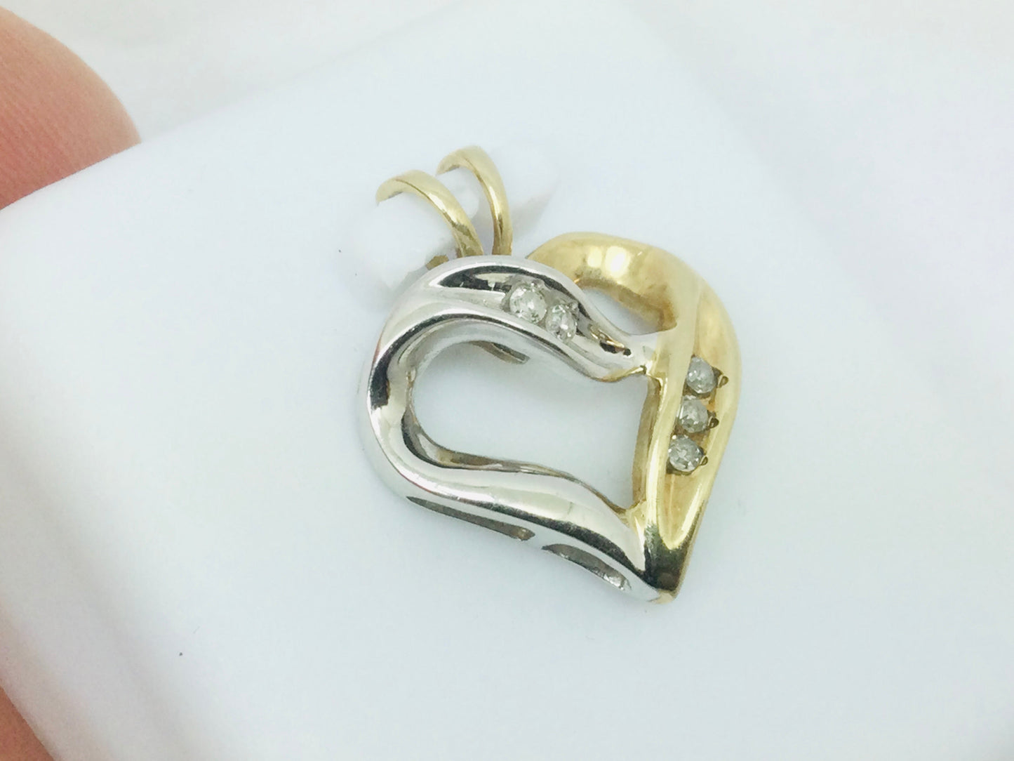 10k White and Yellow Gold Round Cut 5pt Diamond Heart Pendent