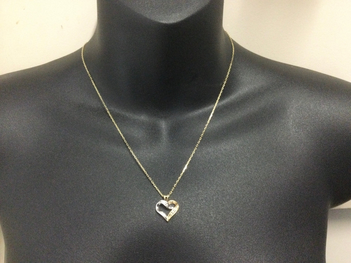 10k White and Yellow Gold Round Cut 5pt Diamond Heart Pendent