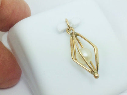 10k Yellow Gold Pearl Pendent