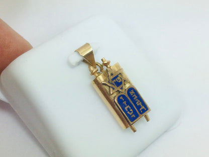 14k Yellow Gold Jewish Scroll Pendent