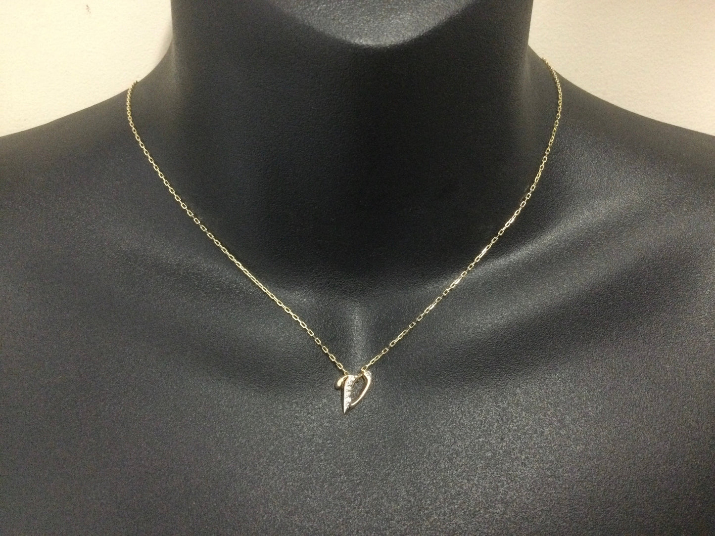 10k Yellow Gold Round Cut 6pt Diamond Initial 'V' Pendent
