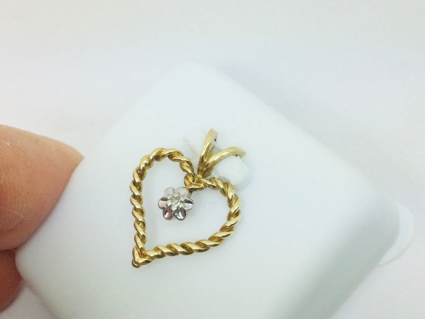 10k Yellow Gold Round Cut 1pt Diamond Heart Pendent