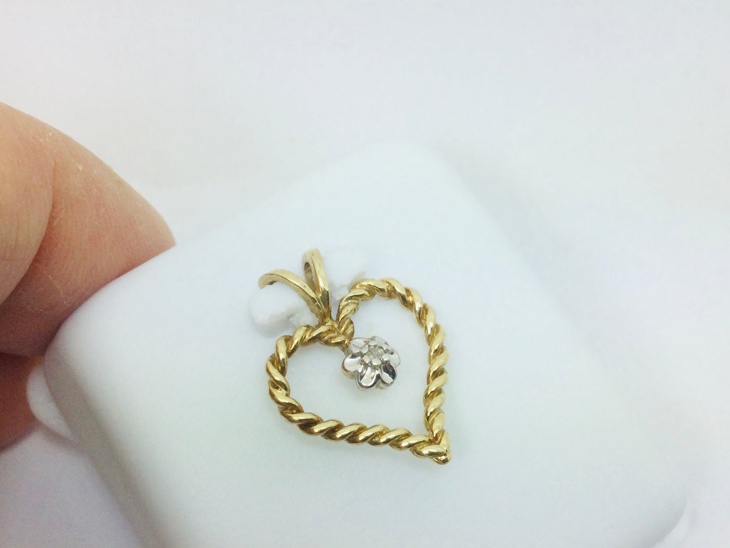 10k Yellow Gold Round Cut 1pt Diamond Heart Pendent