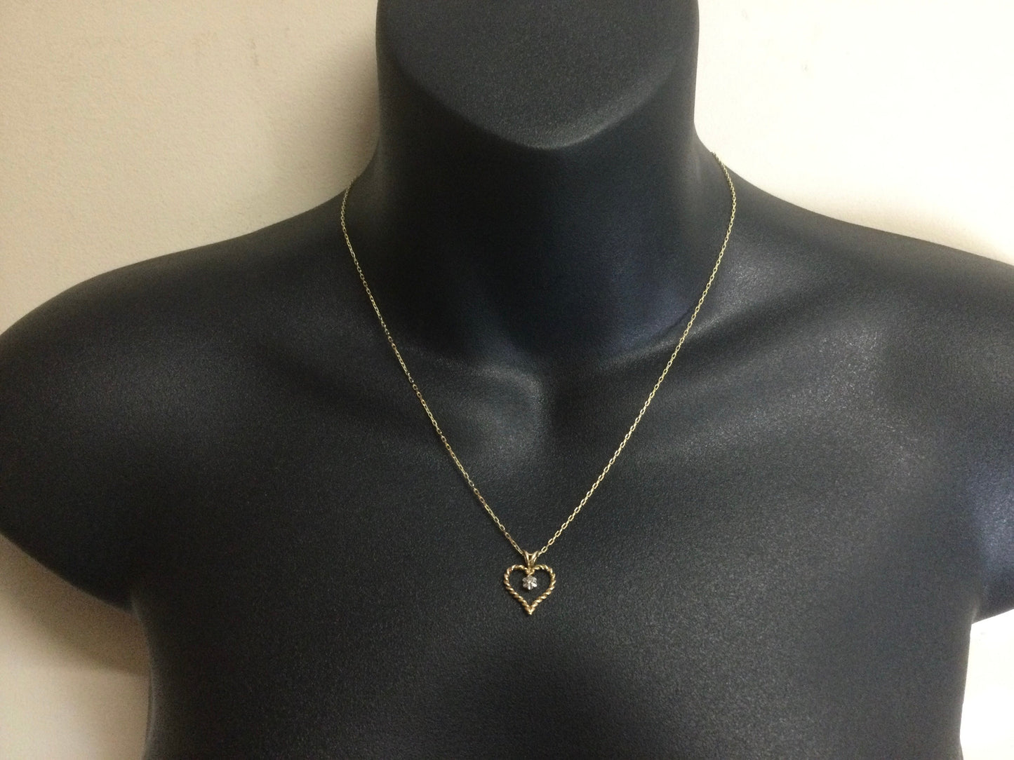 10k Yellow Gold Round Cut 1pt Diamond Heart Pendent