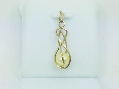 10k Yellow Gold Pearl Twisted Pendent