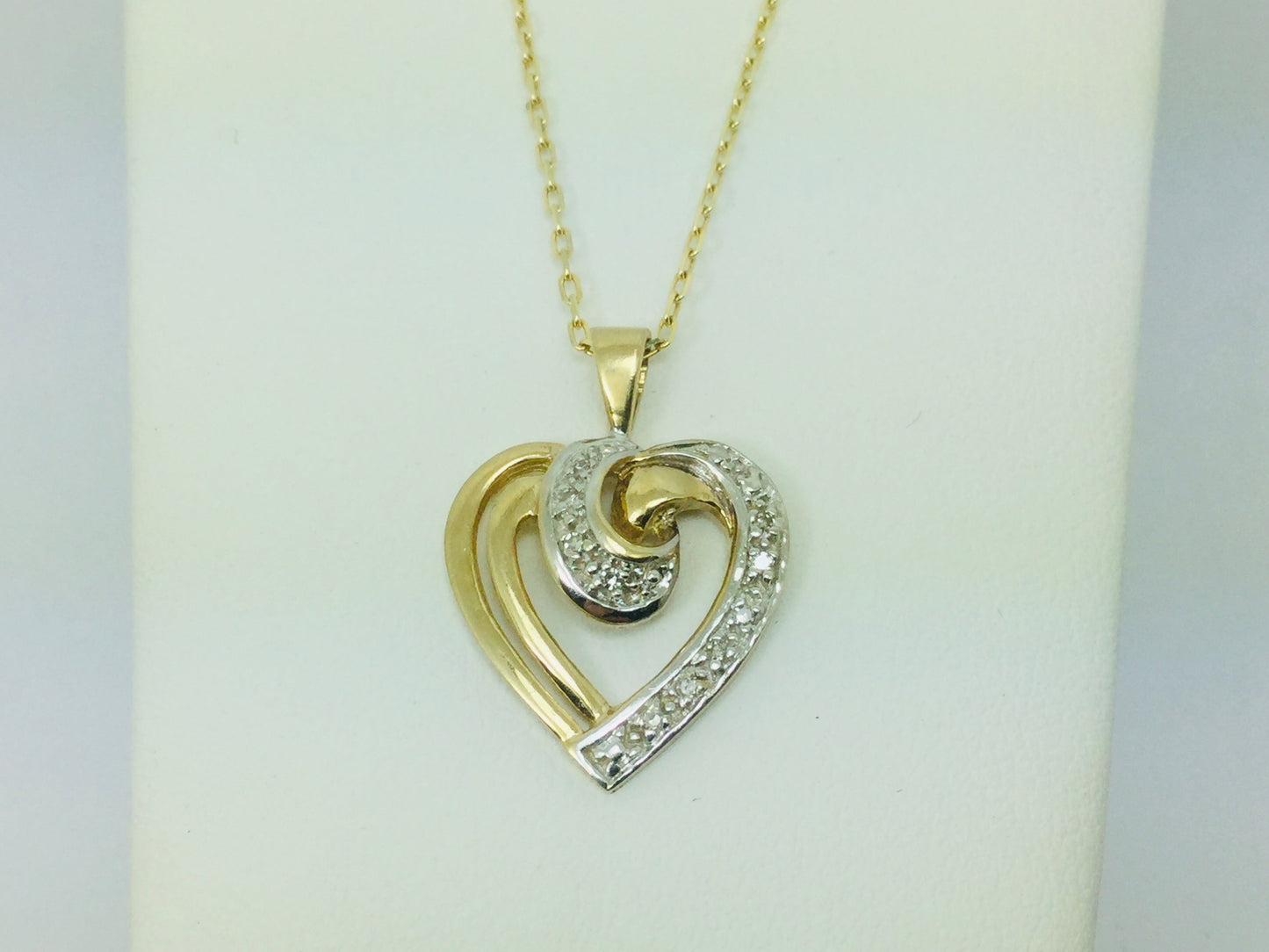 10k Yellow Gold Round Cut 10pt Diamond Heart Pendent