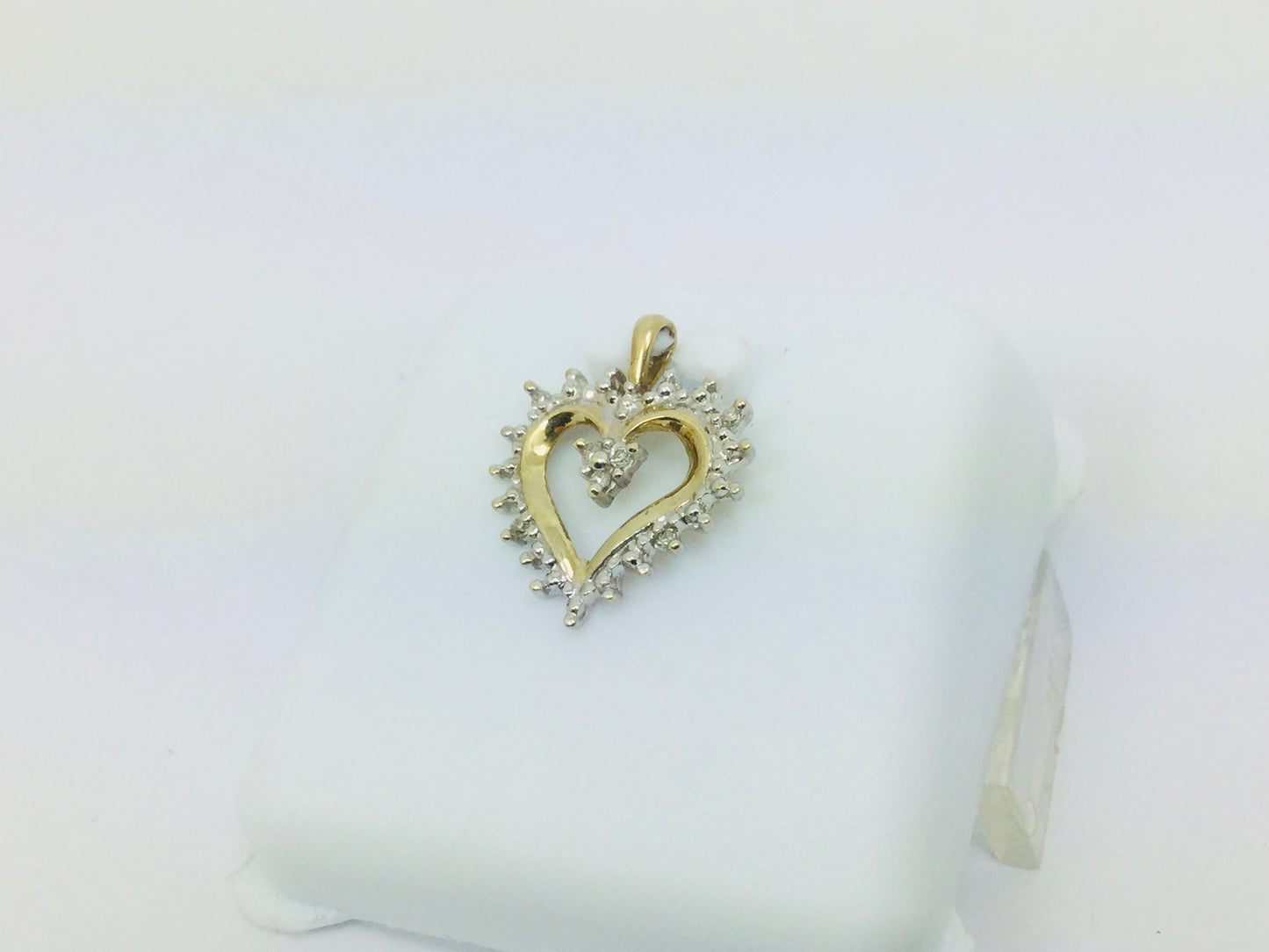 10k Yellow Gold Round Cut 7pt Diamond Heart Pendent