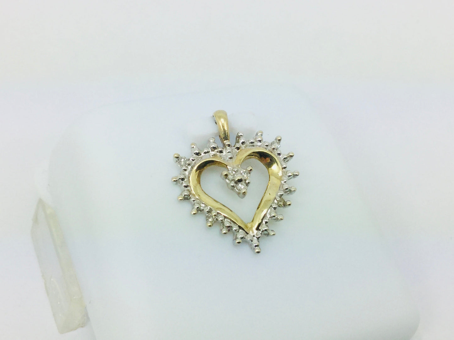 10k Yellow Gold Round Cut 7pt Diamond Heart Pendent