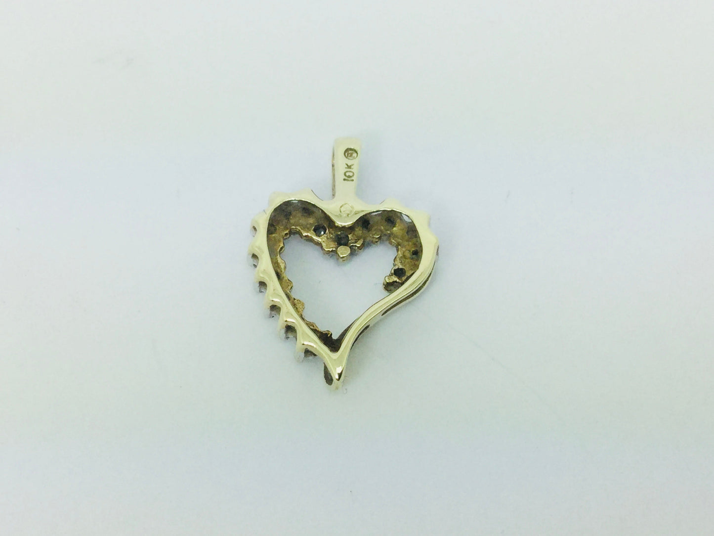 10k Yellow Gold Round Cut 15pt Diamond Heart Pendent