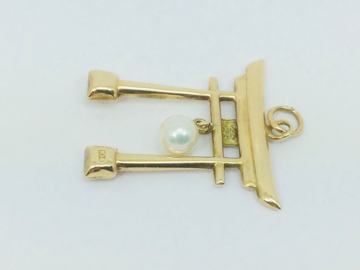 14k Yellow Gold Pearl Temple Pendent