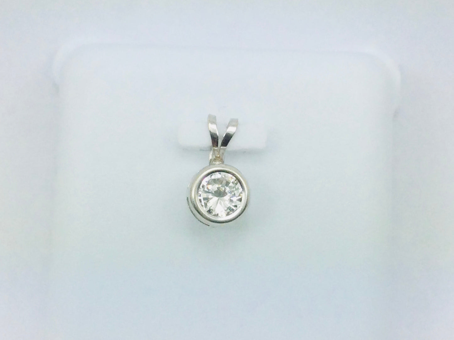 10k White Gold Round Cut Cubic Zirconia (CZ) Solitaire Pendent